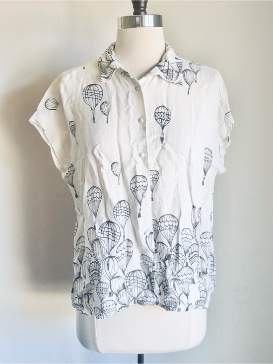 Zara Tops - Zara White Hot Air Balloon-Print Button Front Short Sleeve Top